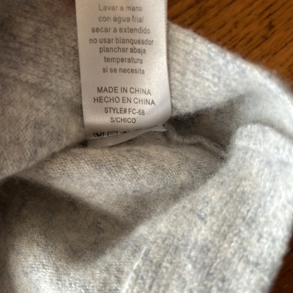 FATE Gray V Neck Wool Cashmere Blend Sweater Size Small - Picture 9 of 11